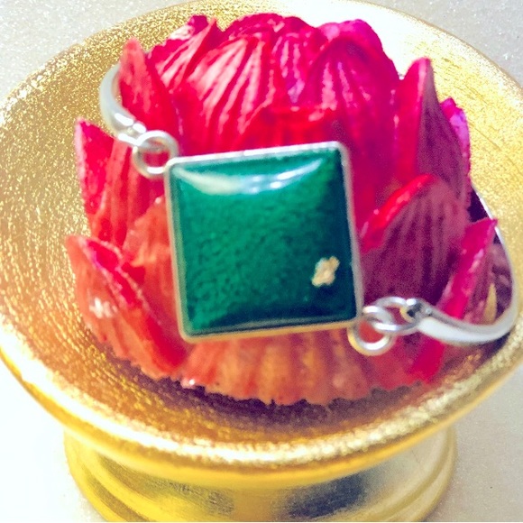 Classic Pendant Bracelet - Picture 1 of 1